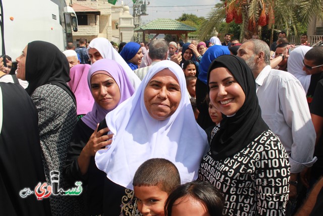 كفرقاسم -فيديو : حجا مبرور وسعيا مشكورا .. حجاج حافلة الحاج احمد الصوص تصل البلدة بسلام ودموع الفرح تغمر الجميع 